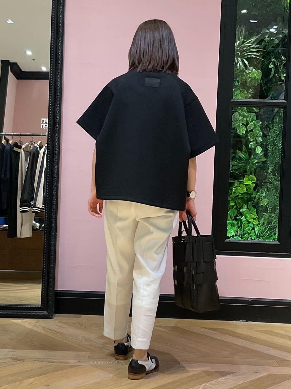 Hiwatashiさんの「DRESSTERIOR｜COGTHEBIGSMOKE（コグザビッグスモーク）JEMMA Tシャツ」を使ったコーディネート