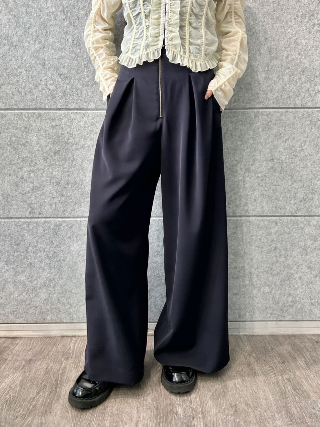 harunaさんの「CODE A｜dobby ruffle blouse」を使ったコーディネート