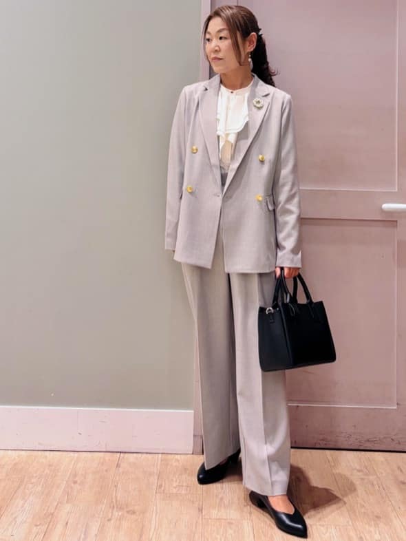 Komi☆さんの「grove｜【マシンウォッシュ/防シワ】袖ドッキングペプラムブラウス【着回しカセット】」を使ったコーディネート