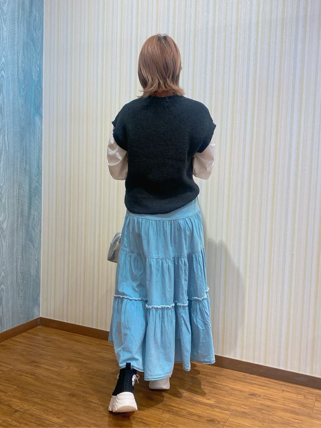 ayaさんの「SHOO･LA･RUE｜【S-LL/洗濯機可】気軽にレイヤード 前開きざっくりニットベスト」を使ったコーディネート