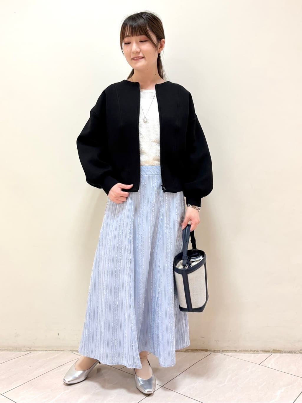 mikiさんの「Reflect｜【インナーにおすすめ◎】クルーネックレースジャージトップス」を使ったコーディネート