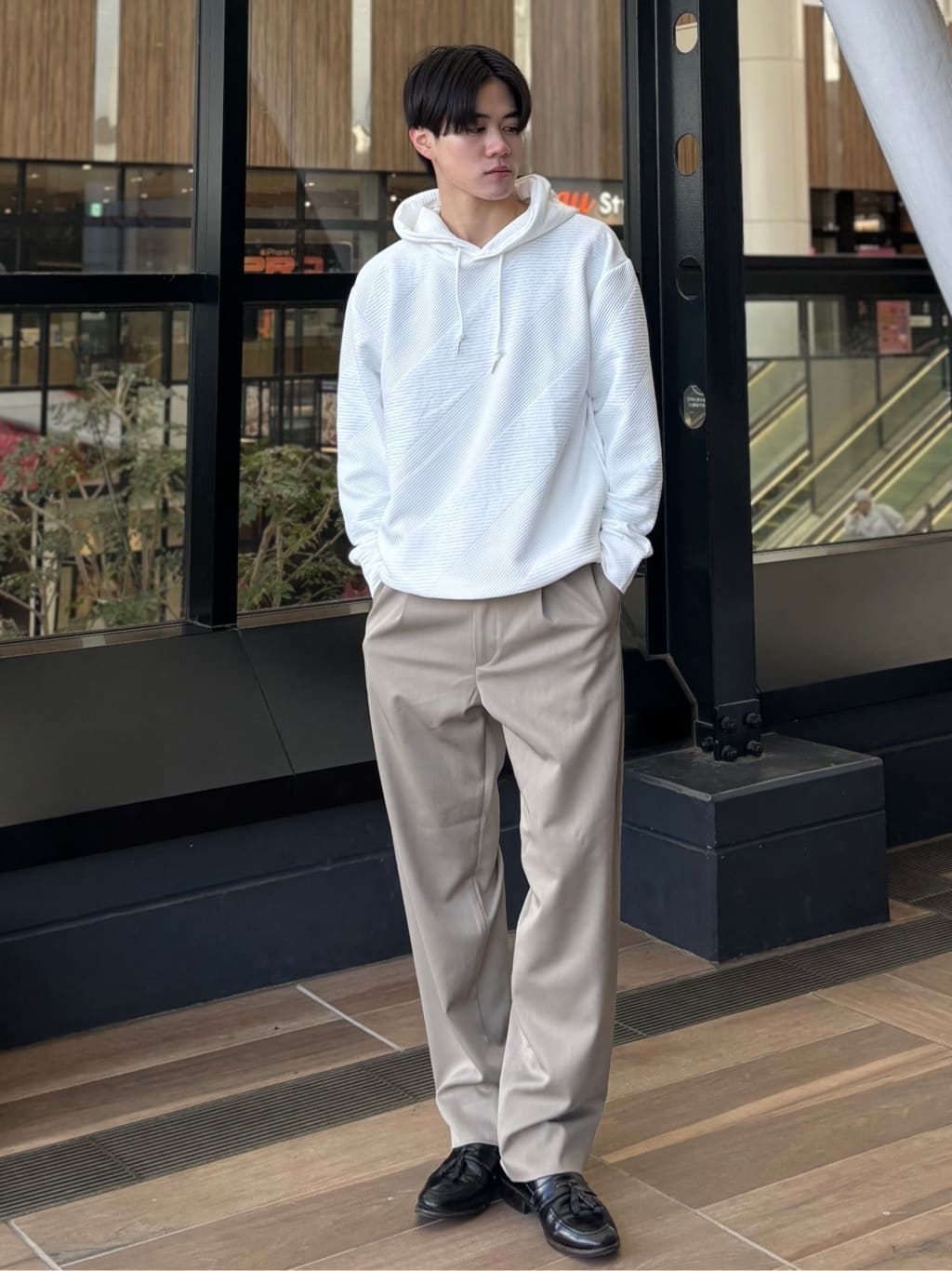 うらしーさんの「THE SHOP TK｜【さりげない表情が、品よく映える。】ふくれジャカードパーカ」を使ったコーディネート
