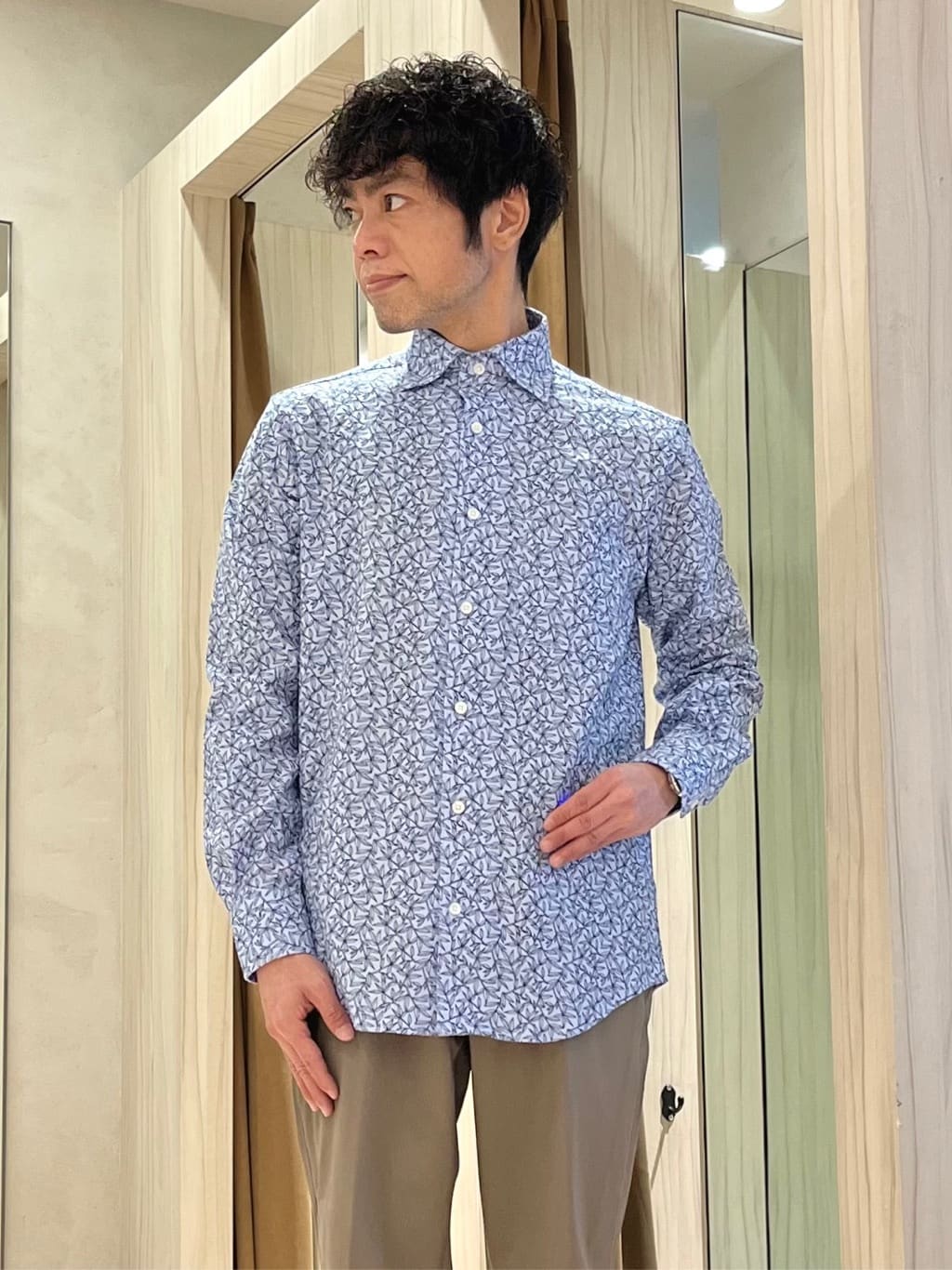 URAさんの「TAKEO KIKUCHI｜ジップアップ 鹿の子 ニット」を使ったコーディネート