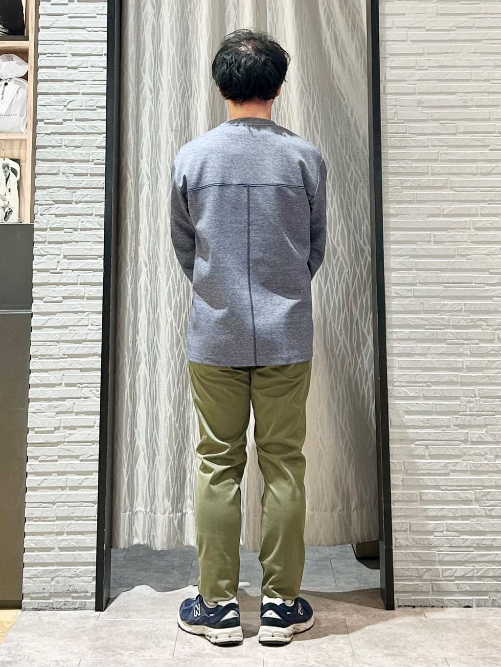 KENJI Iさんの「THE SHOP TK｜ダンボール ステッチ切替デザイン 長袖Tシャツ 洗濯機OK」を使ったコーディネート