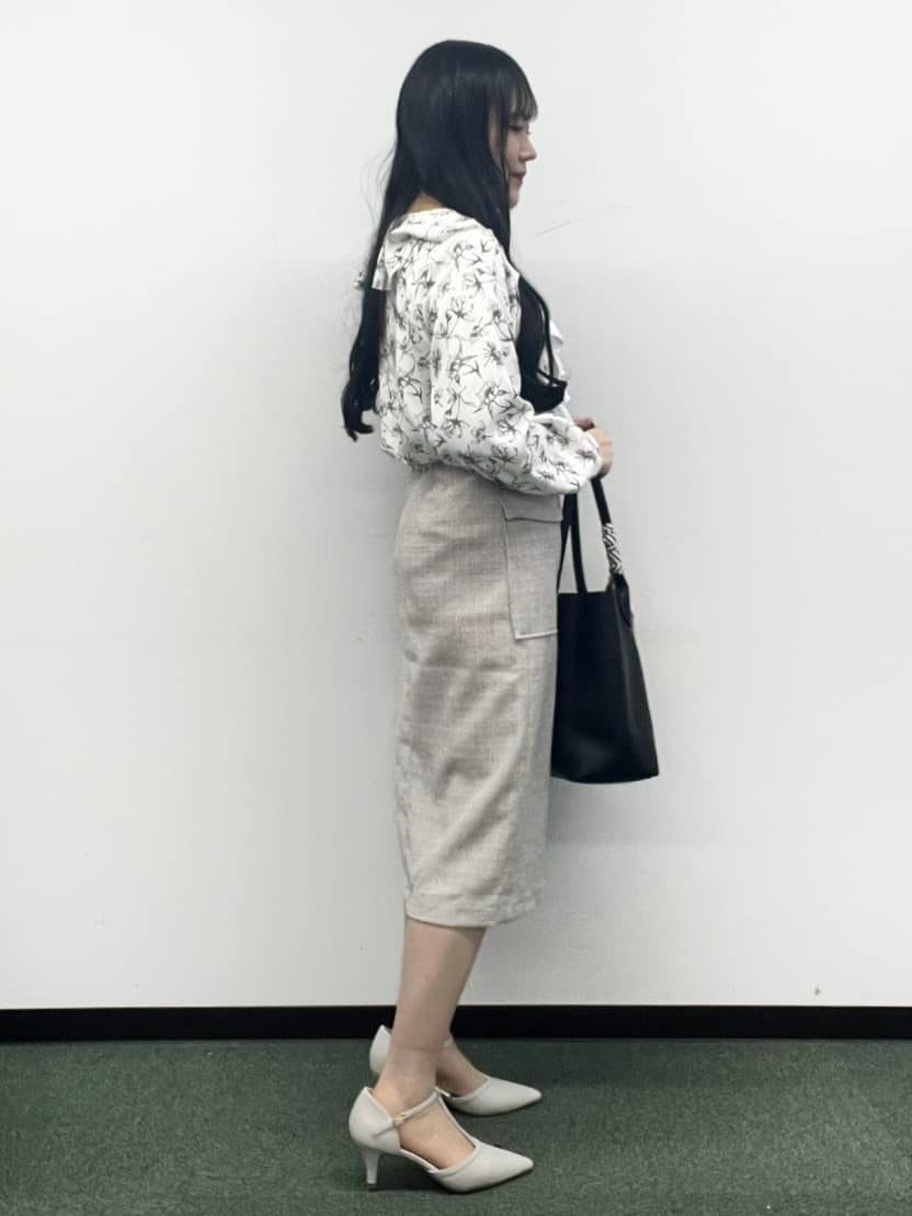 Hitomiさんの「index｜ラッフルフリルブラウス【洗濯機OK／イージーアイロン】」を使ったコーディネート