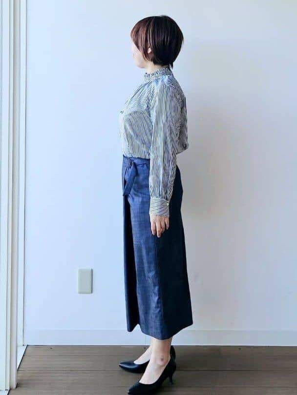 やじまさんの「UNTITLED｜◆【コットン100/洗える】シャーリングフリルネックブラウス」を使ったコーディネート