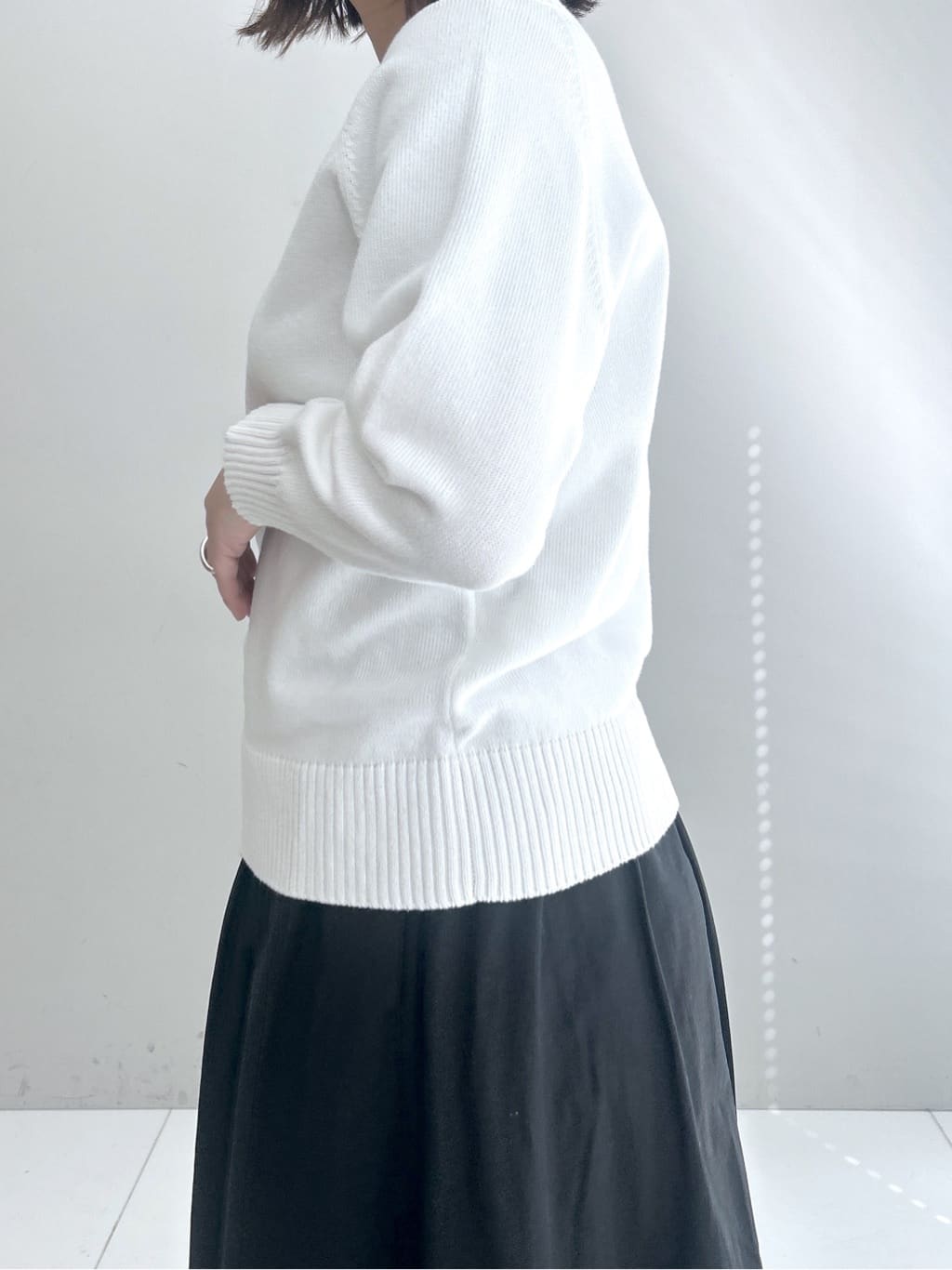 Hirokaさんの「Dessin｜【洗える】コットンVネックニット」を使ったコーディネート