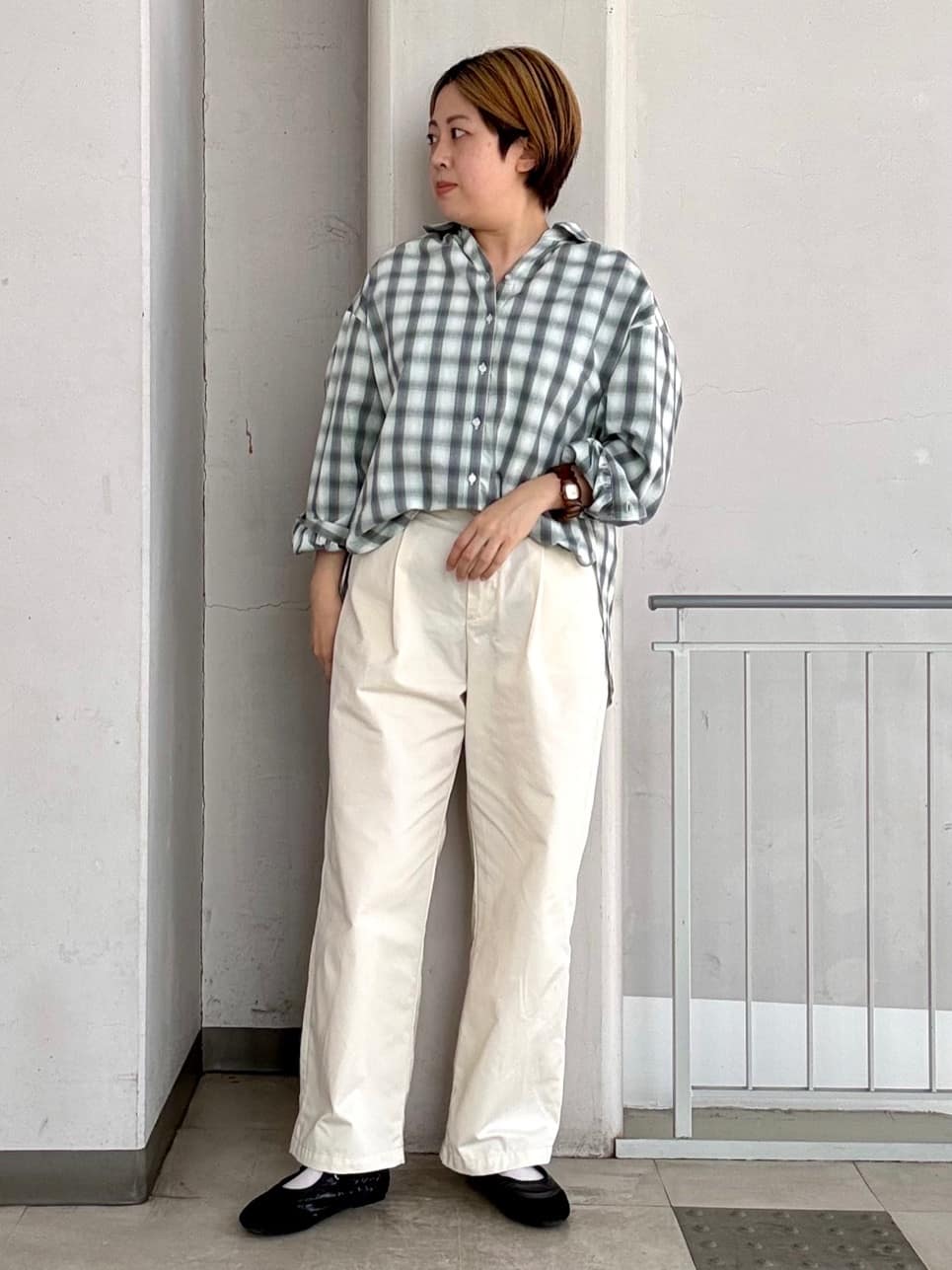 aiさんの「THE SHOP TK｜【後ろ姿もサマになる】バックシャーリングシャツ」を使ったコーディネート