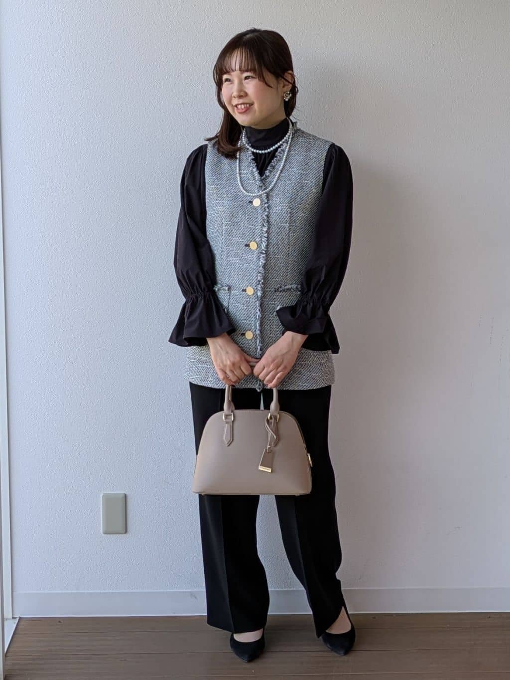 なみきさんの「UNTITLED｜【オンオフ使える】スラブツイード ジレ」を使ったコーディネート