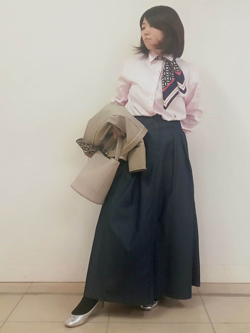 emiさんの「DRESSTERIOR｜【ウォッシャブル/撥水素材】Aラインショートトレンチジャケット」を使ったコーディネート