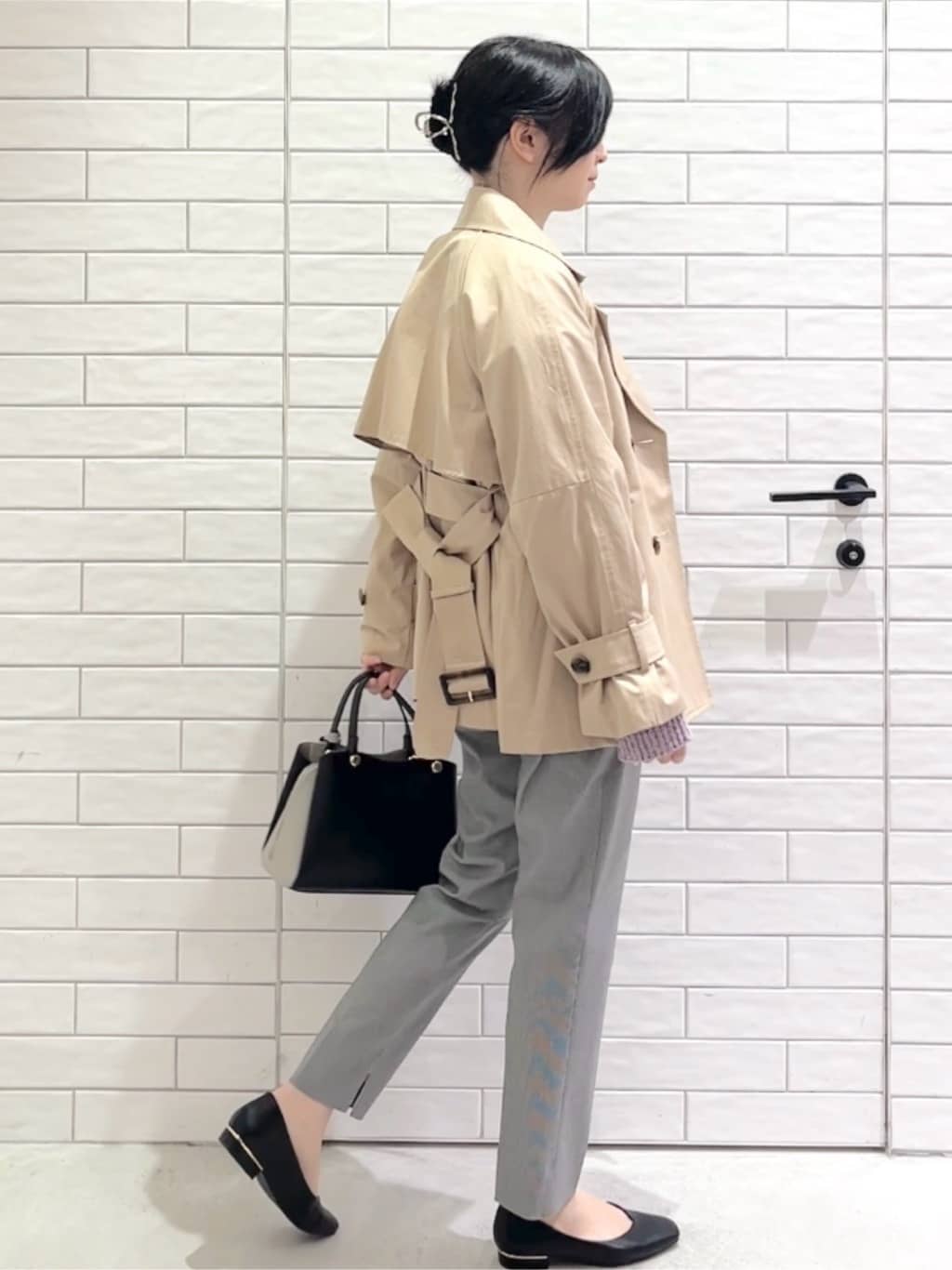 しおりさんの「OPAQUE.CLIP｜ミドルトレンチコート【洗濯機OK】」を使ったコーディネート
