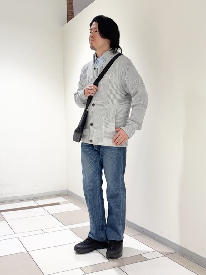 及川さんの「TAKEO KIKUCHI｜畦編みチェック ニットカーディガン」を使ったコーディネート