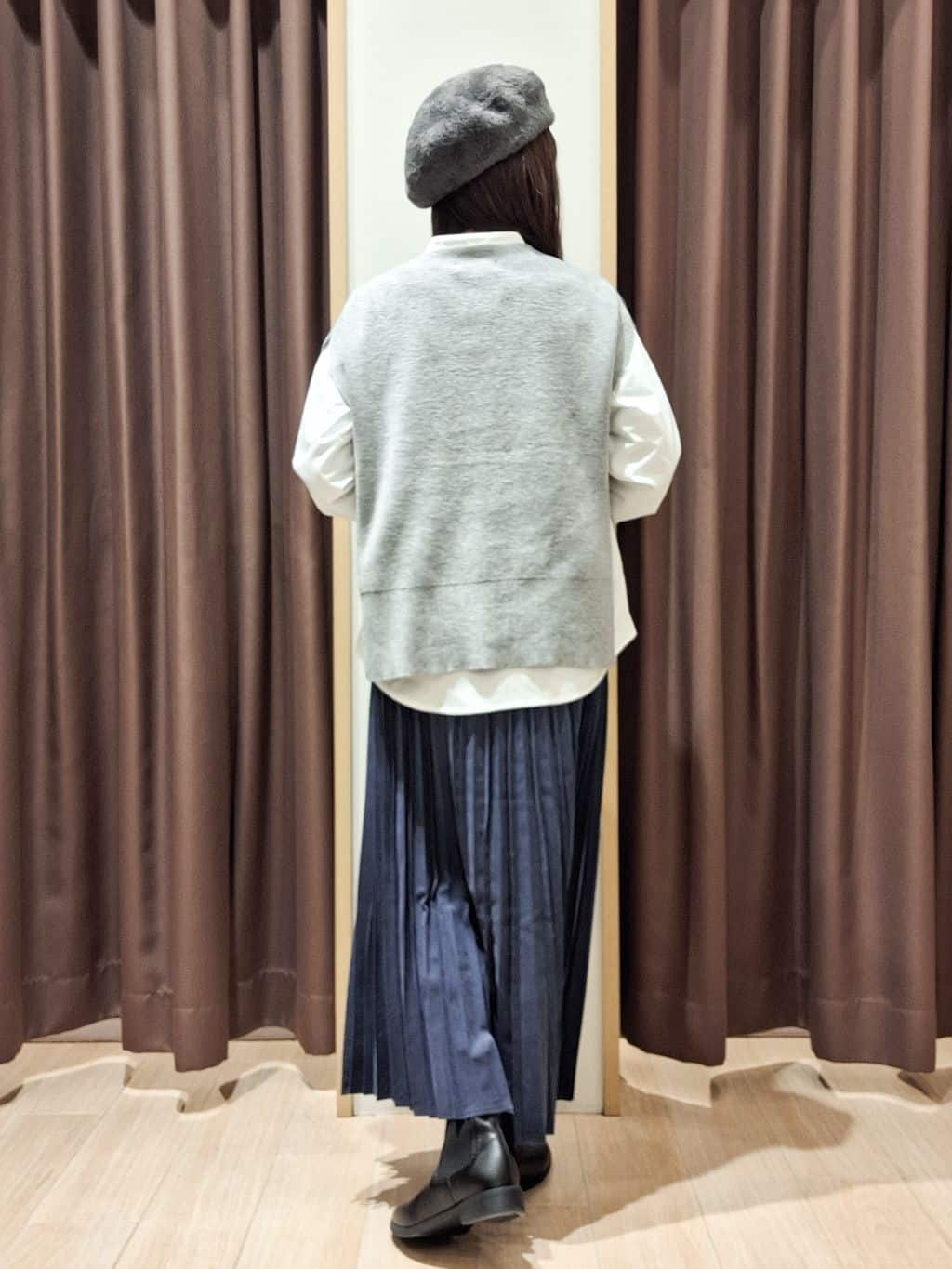 ウタさんの「grove｜【2点SET】一枚でコーデが決まる！ニットベスト&times;シャツSET」を使ったコーディネート