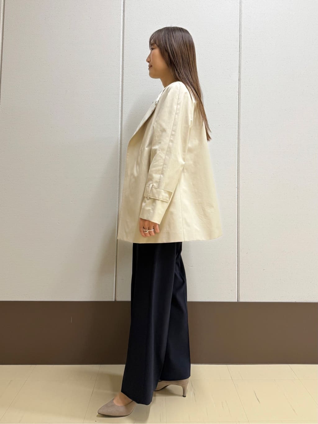 mamiさんの「INDIVI｜【SETUP可能】モダンフラワー柄キャンディスリーブブラウス」を使ったコーディネート