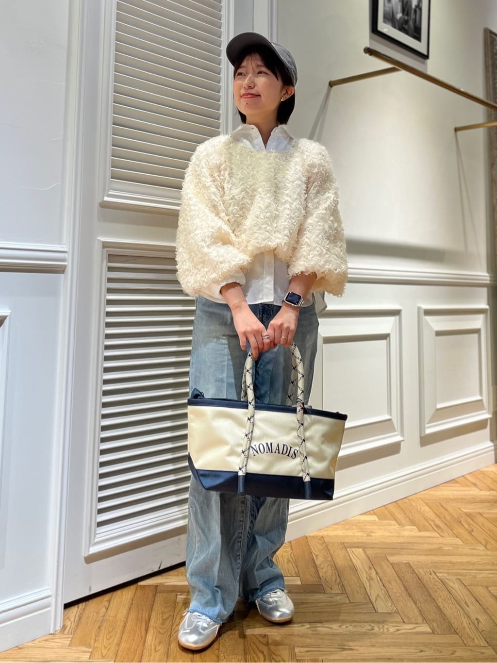 つじ まこさんの「DRESSTERIOR｜provoke（プロヴォーク）【別注】 フワラーモチーフブラウス」を使ったコーディネート