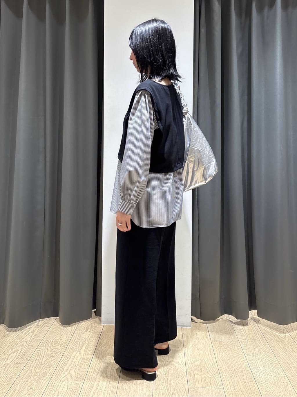 Yoshimiさんの「INDIVI｜【洗える／UVケア／SETUP可】着る日傘ワイドパンツ」を使ったコーディネート