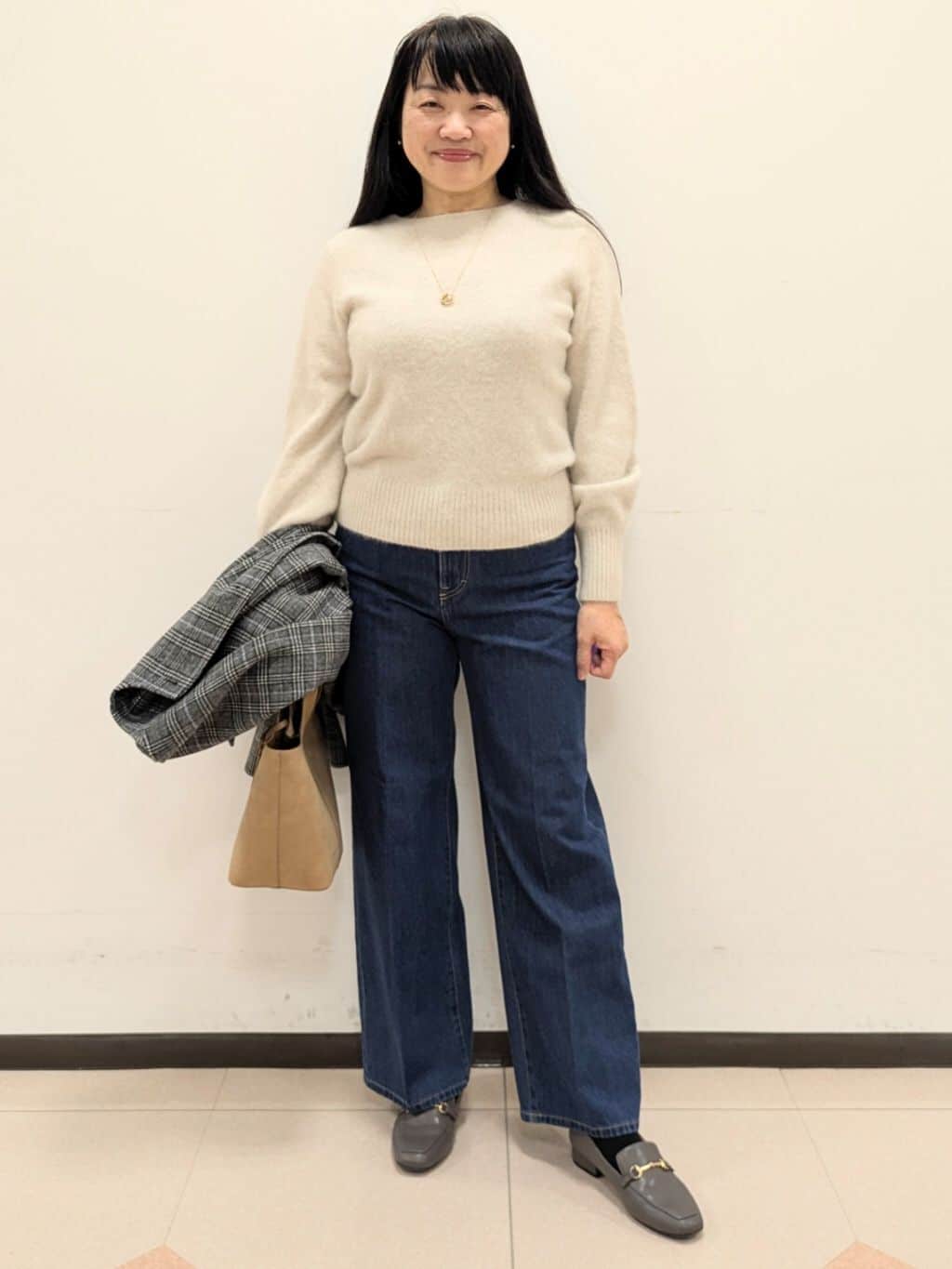 ともさんの「UNTITLED｜【大人な品格/ふわふわニット】フォックスカシミヤ コクーンニット」を使ったコーディネート