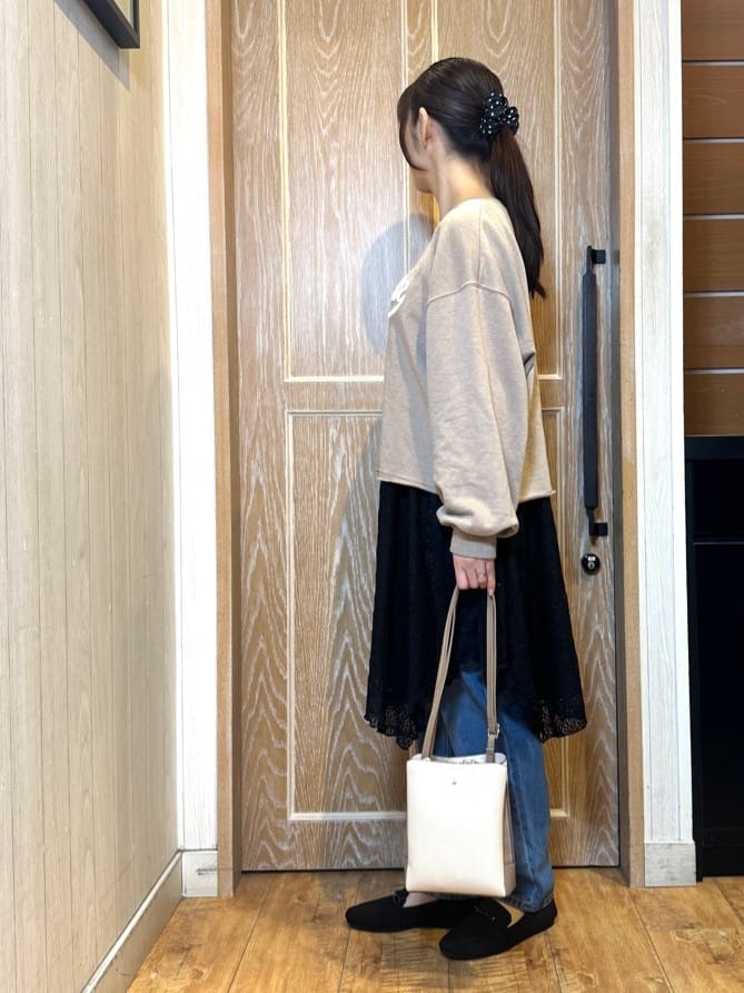 KAORIさんの「SHOO･LA･RUE｜【洗濯機可/S-LL】コーデの主役になる ロゴアソート 裏毛スウェット」を使ったコーディネート