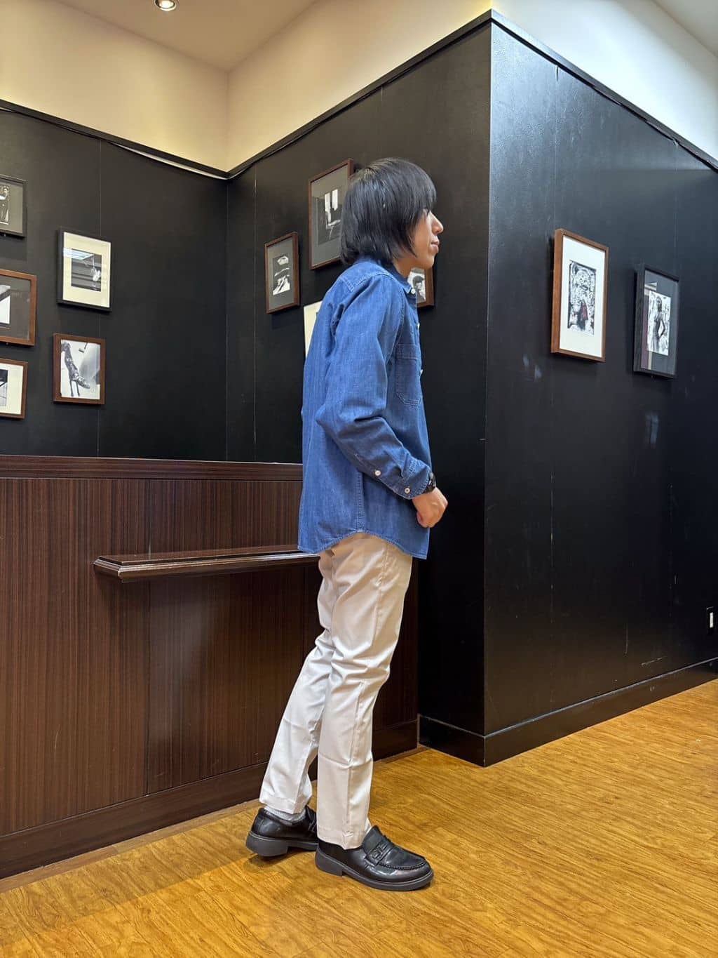 moritaさんの「TAKEO KIKUCHI｜【BOWLER HAT LABEL】Tエンブレム デニムシャツ」を使ったコーディネート