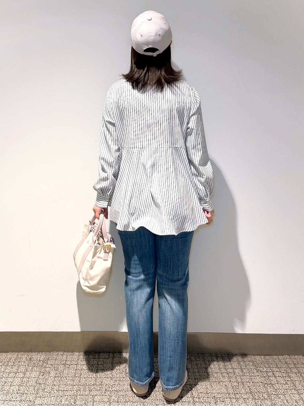 みーさんの「grove｜【選べる着丈】美シルエットデニムソフトフレアーパンツ」を使ったコーディネート
