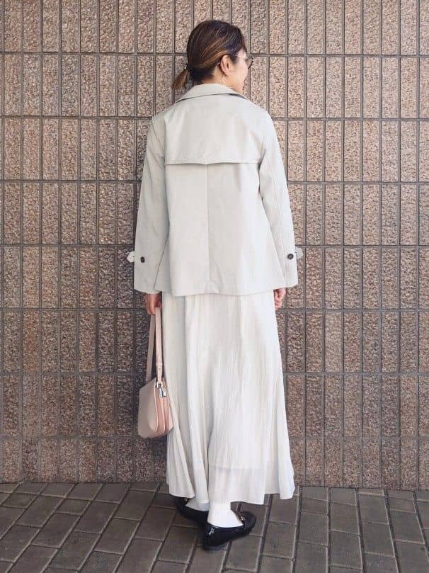 MUTSUKOさんの「UNTITLED｜【定番人気/はっ水/洗える】タスランショートトレンチコート」を使ったコーディネート