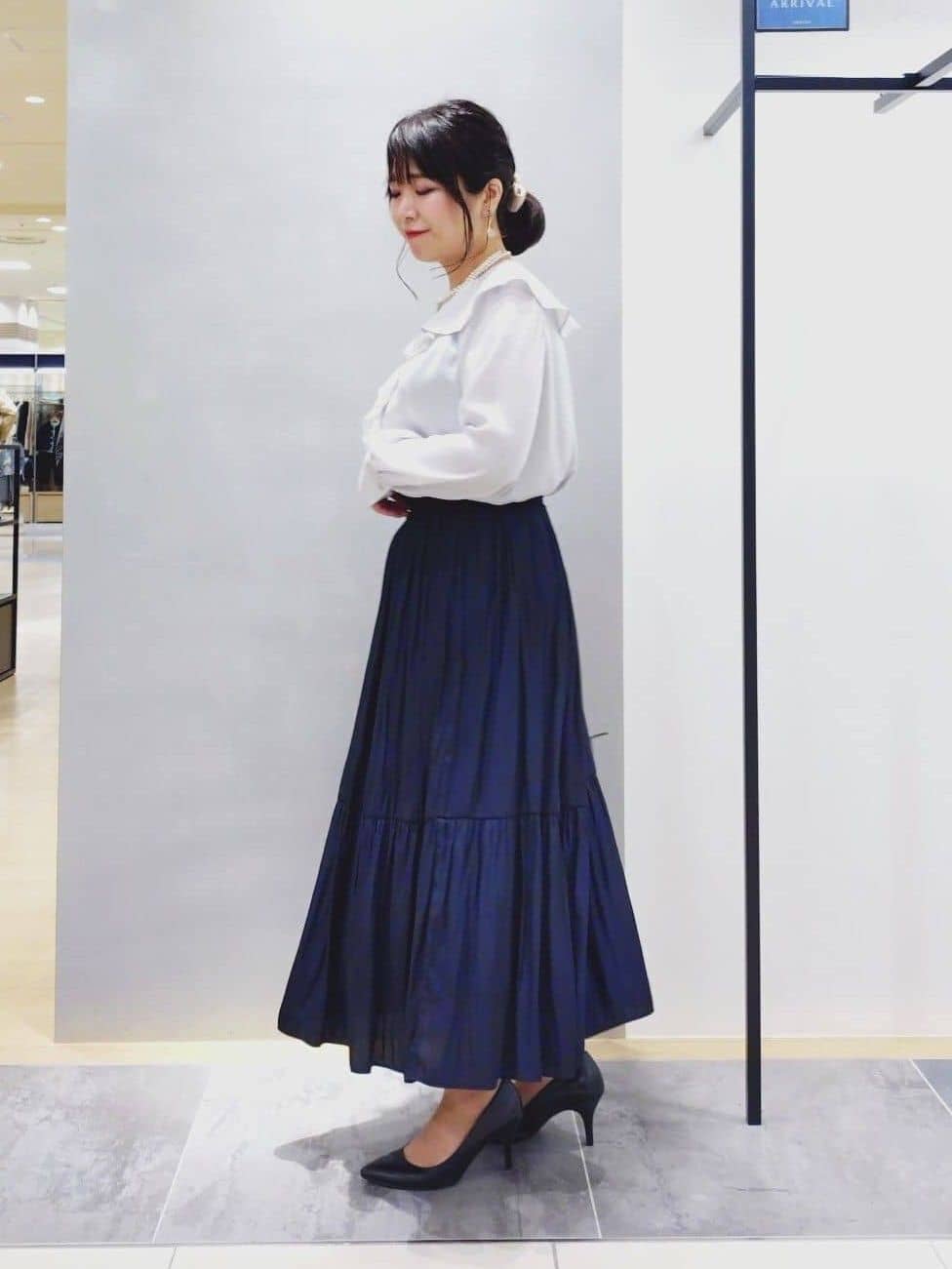 TOMOMIさんの「INDIVI｜【洗える】ラッフルサテンブラウス」を使ったコーディネート