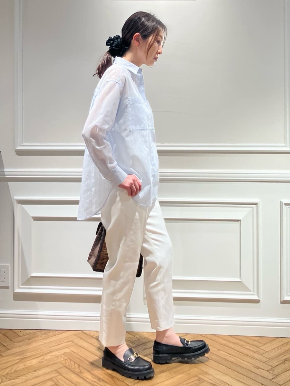 TSUKUIさんの「DRESSTERIOR｜シアー ストライプシャツ」を使ったコーディネート