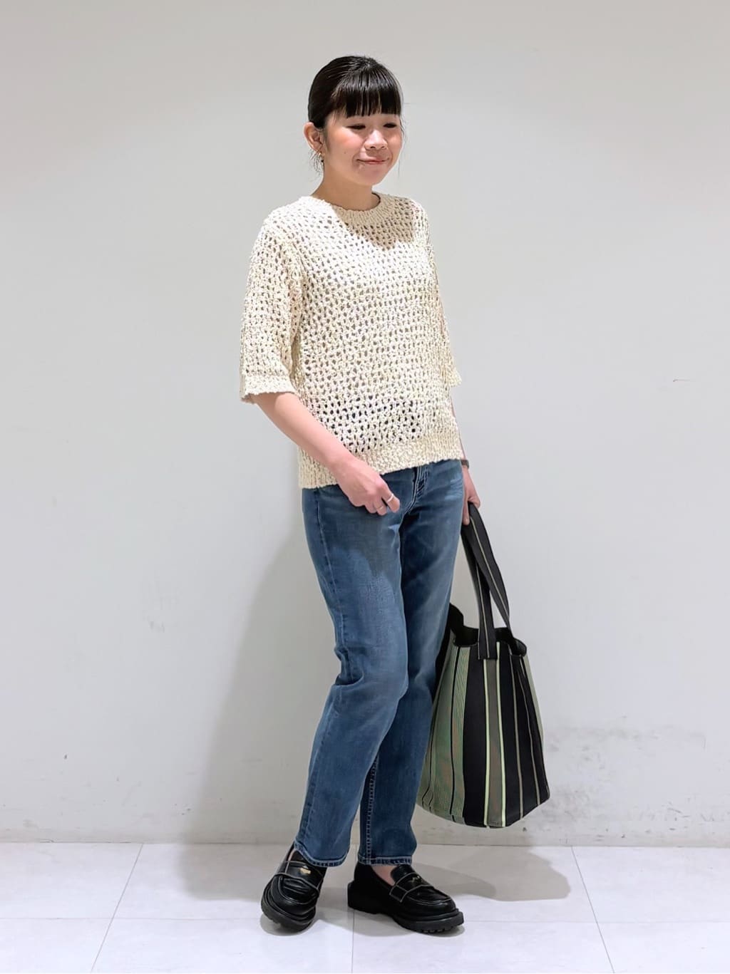 tsuyuさんの「INDIVI｜【選べる柄／WEB限定カラー】ビッグニットバッグ」を使ったコーディネート