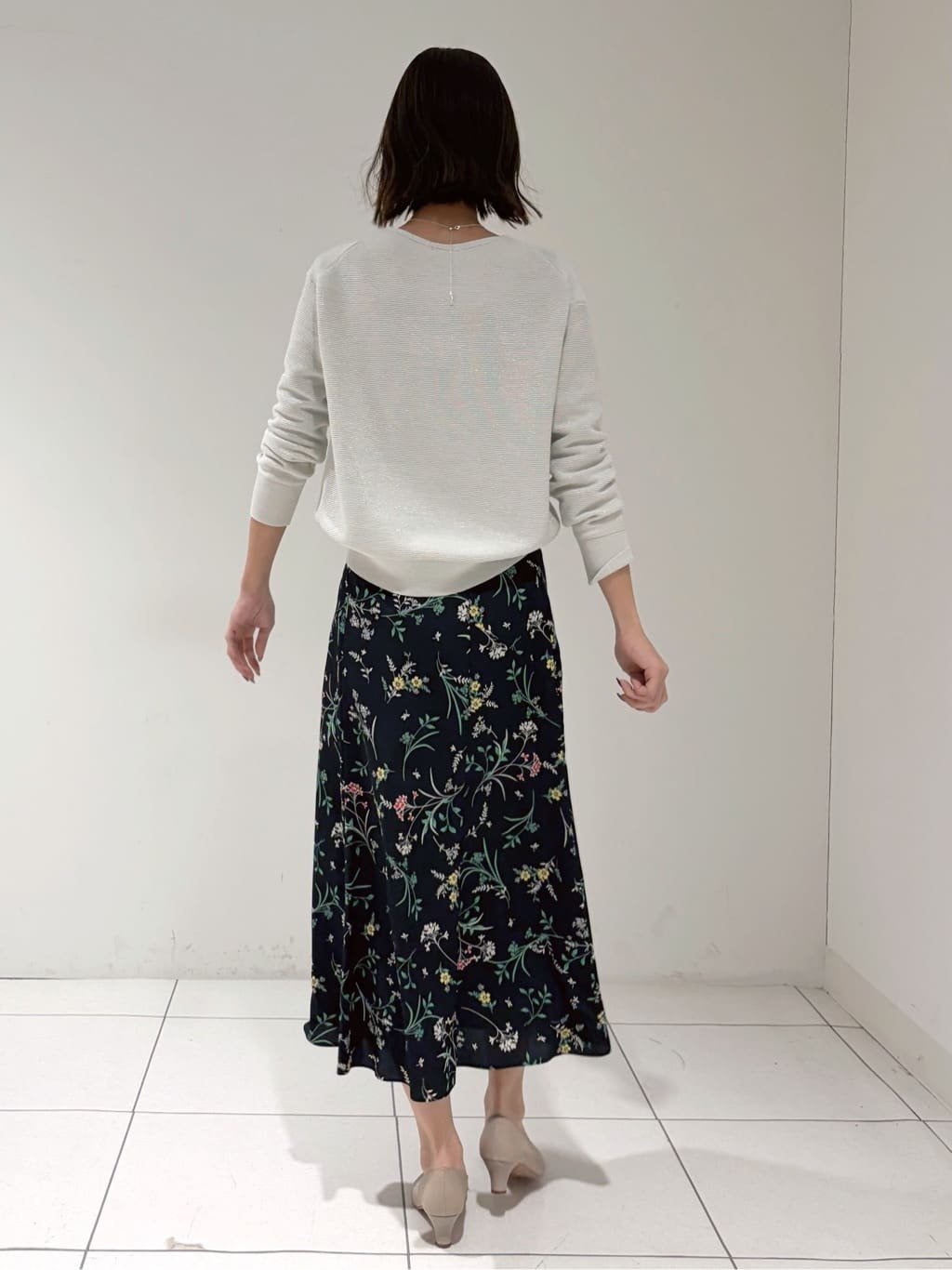 shioriさんの「INDIVI｜【洗える／軽量】きらめきVネックニット」を使ったコーディネート