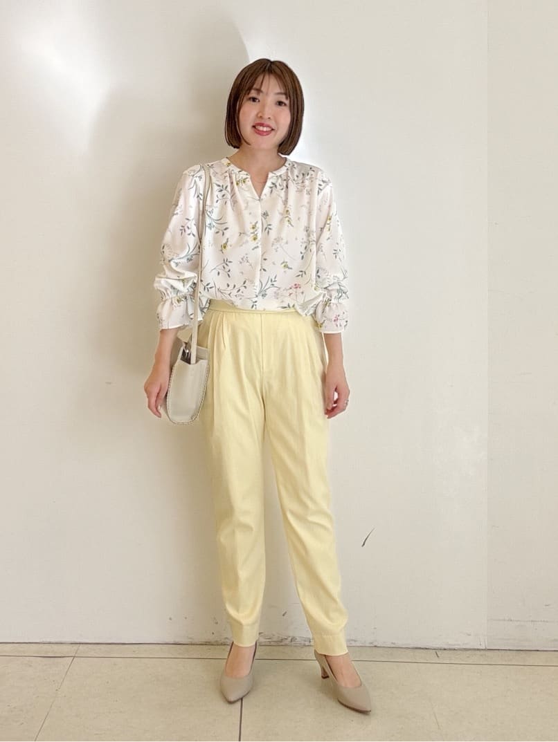 yoshiyaさんの「INDIVI｜【ラム革／美脚／通勤】レザーパンプス」を使ったコーディネート