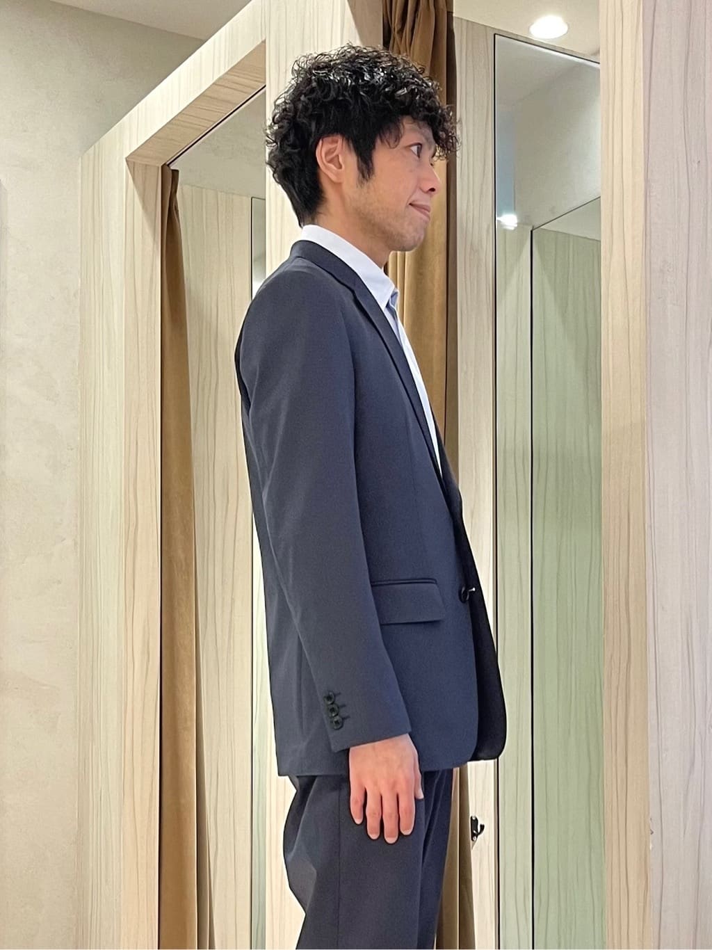 URAさんの「TAKEO KIKUCHI｜【360&deg;ストレッチ／軽量】None Of Stress ライト ジャケット（セットアップ対応）」を使ったコーディネート
