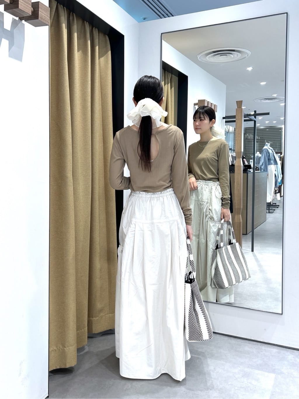 Renoさんの「INDIVI｜バックオープンリブ長袖Tシャツ」を使ったコーディネート