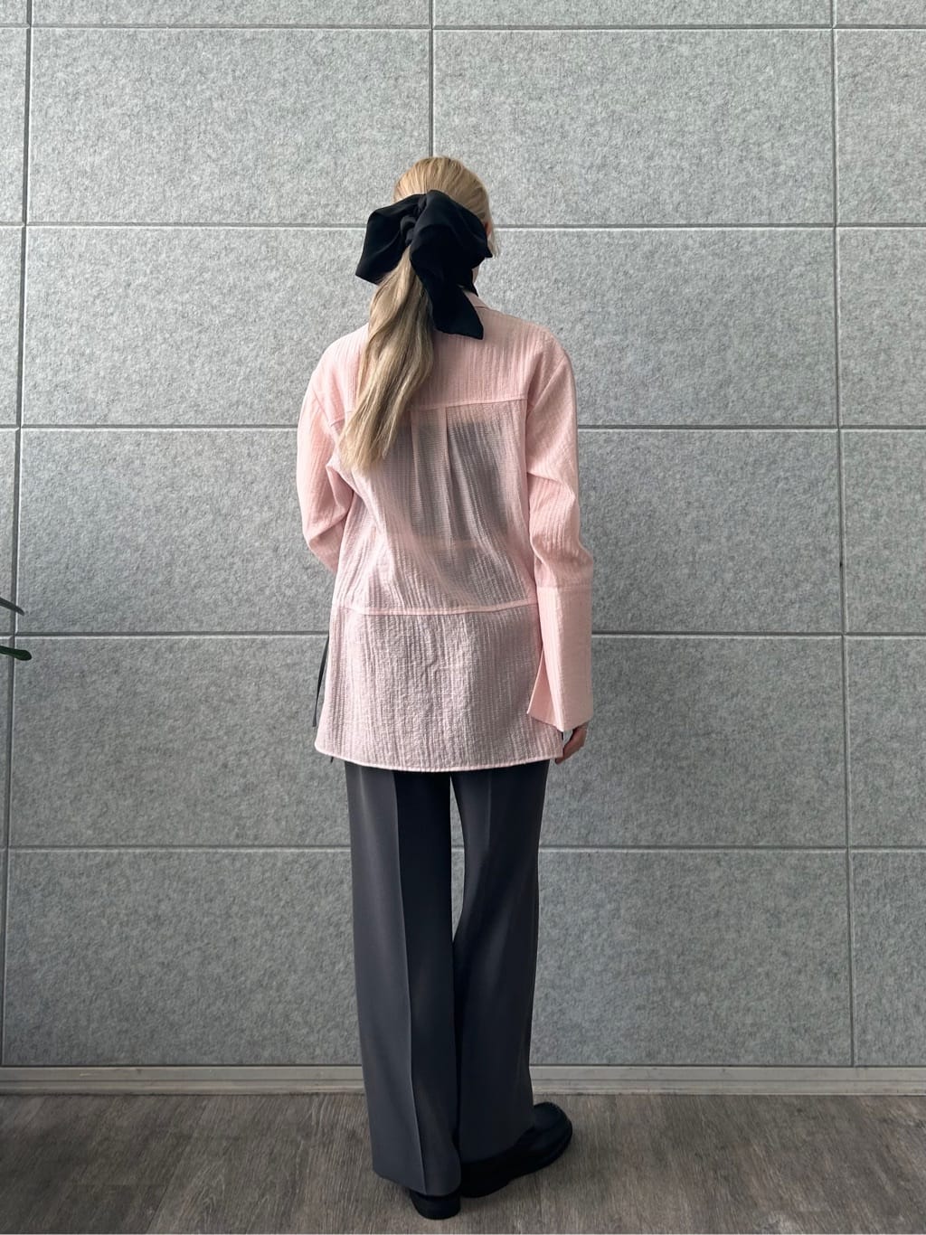 honoka Aさんの「CODE A｜point neck ribbon shirts」を使ったコーディネート