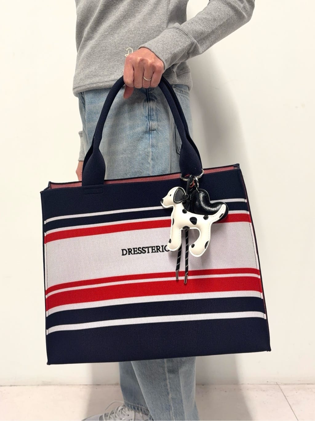 Nishijimaさんの「DRESSTERIOR｜RED CARD TOKYO（レッドカードトーキョー）JAZZルーズテーパードデニムパンツ」を使ったコーディネート