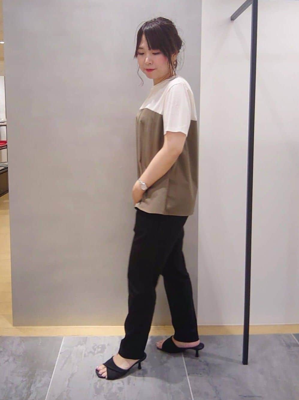 TOMOMIさんの「INDIVI｜【洗える】ビスチェレイヤード風トップス」を使ったコーディネート