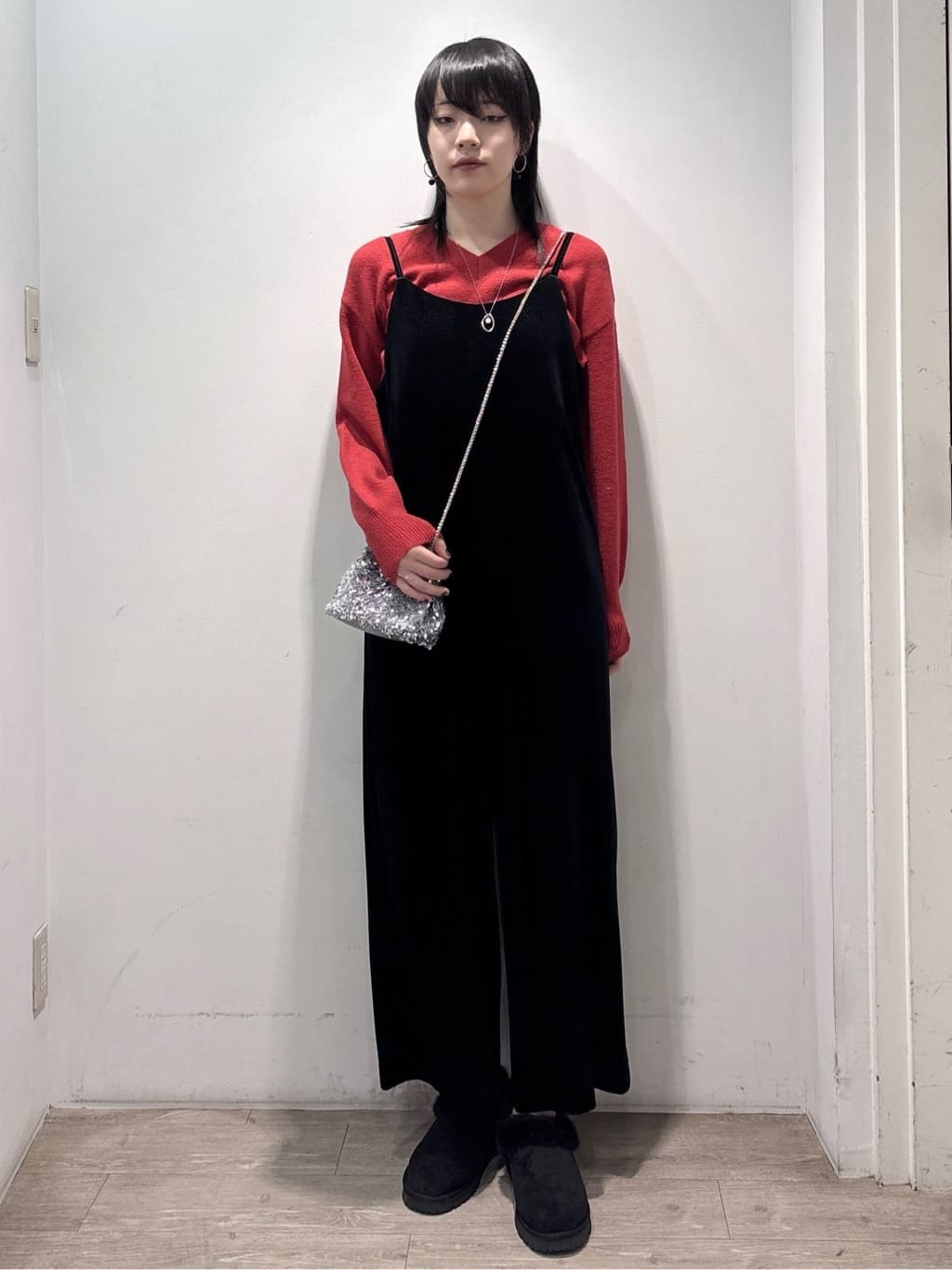 くっしーさんの「OPAQUE.CLIP｜Vネックラメニット【洗濯機OK】」を使ったコーディネート
