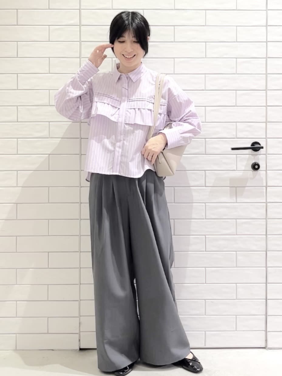 しおりさんの「OPAQUE.CLIP｜タックフリルシャツ【洗濯機OK】」を使ったコーディネート