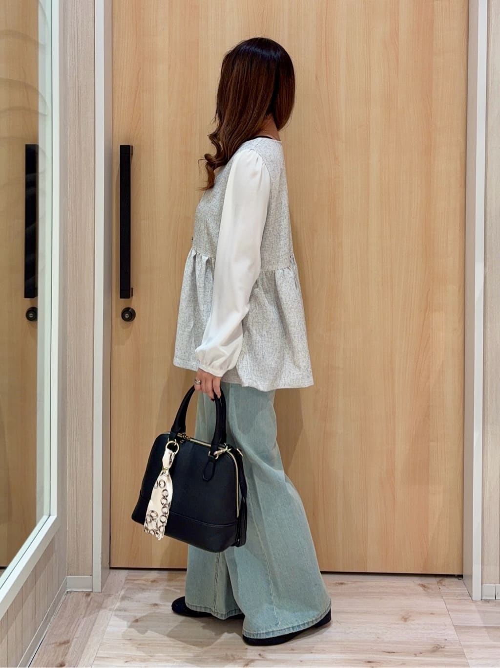 ひっかさんの「SHOO･LA･RUE｜【SHOO・LA・RUE DENIM/S-LL】体型カバーにも バギーデニムワイドパンツ」を使ったコーディネート