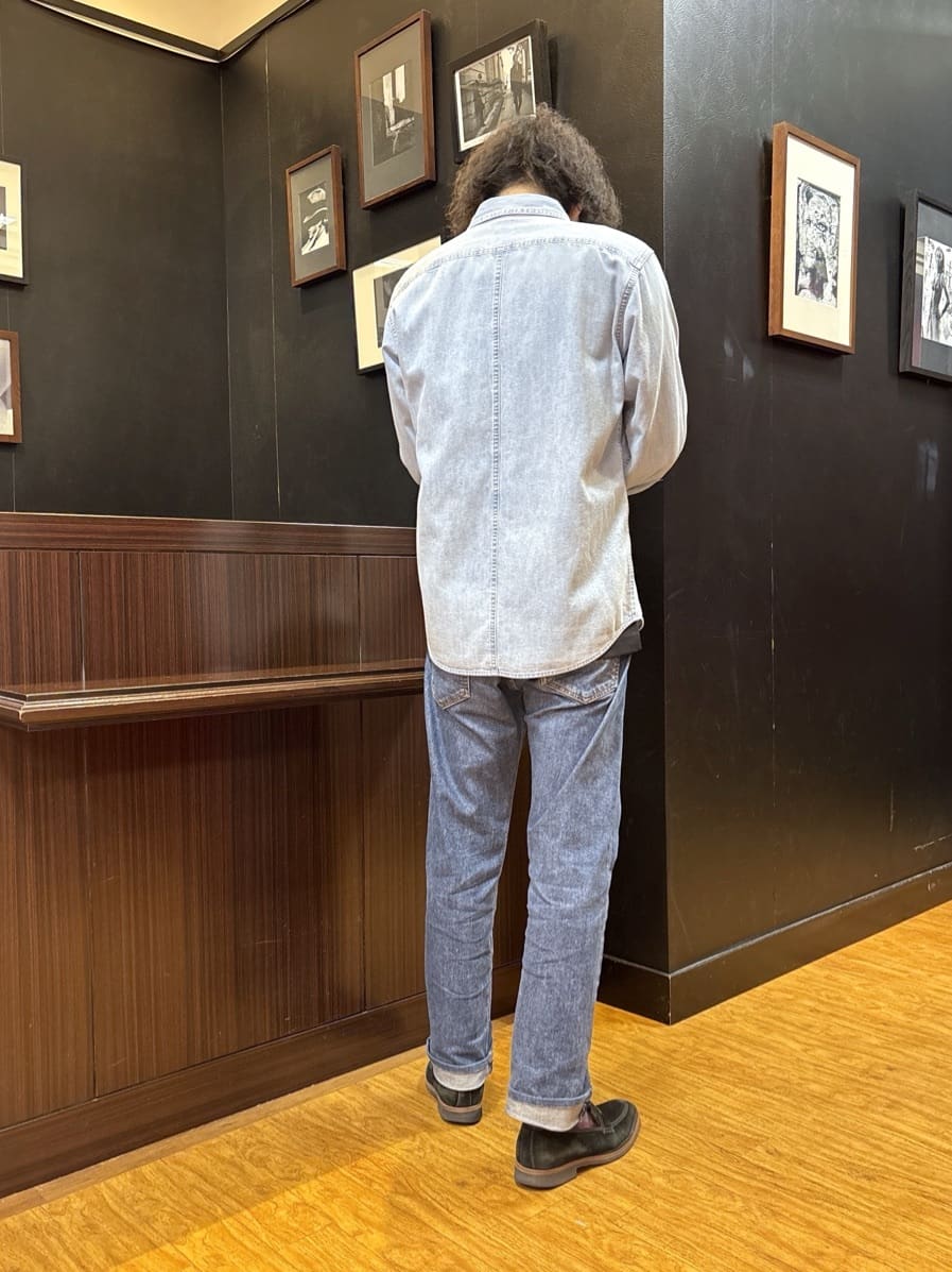 KEIさんの「TAKEO KIKUCHI｜【BOWLER HAT LABEL】Tエンブレム デニムシャツ」を使ったコーディネート