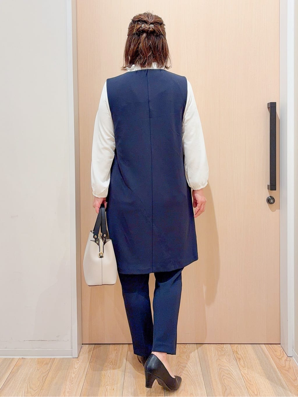 yocchiさんの「SHOO･LA･RUE｜【洗濯機可/セットアップ可/S-3L】きちんと楽に。カットジョーゼット ロングジレ」を使ったコーディネート
