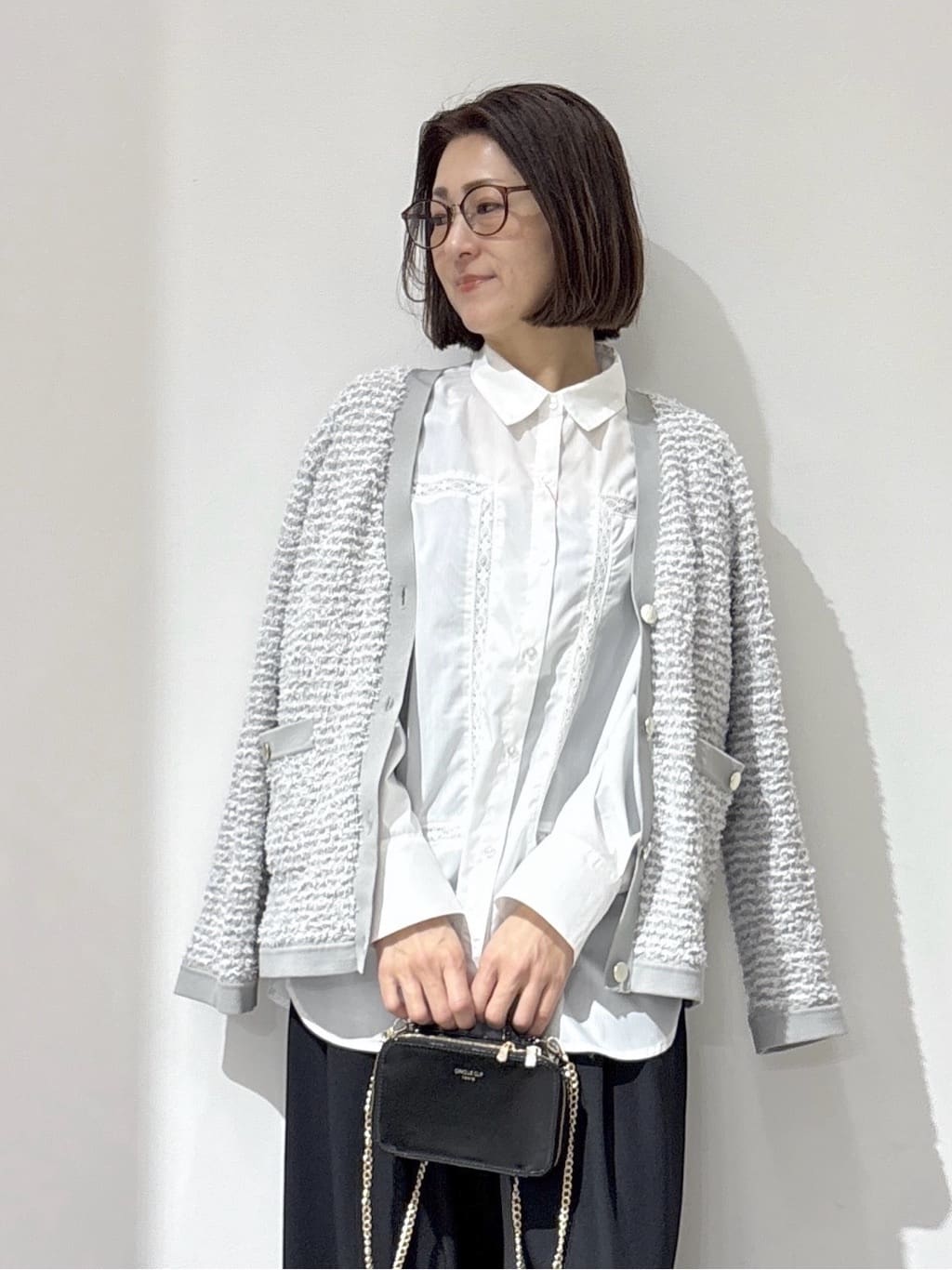NAKAさんの「OPAQUE.CLIP｜ツイードライクVネックニットカーディガン【洗濯機OK】」を使ったコーディネート
