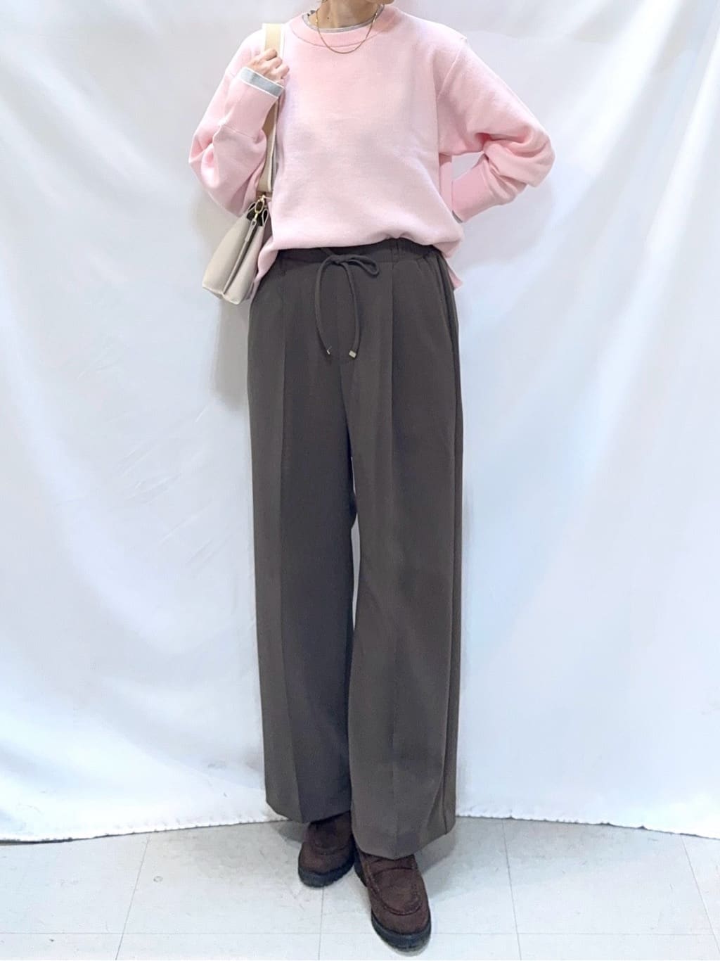 𝐇𝐢𝐫𝐨𝐦𝐢さんの「SHOO･LA･RUE｜【洗濯機可/S-LL/インしなくても着られる】1枚で決まる　レイヤード風スウェットライクニット」を使ったコーディネート