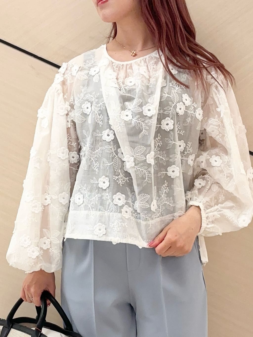 Rinaさんの「DRESSTERIOR｜【着映え/ウォッシャブル】フラワーエンブロイダリーボリュームブラウス」を使ったコーディネート