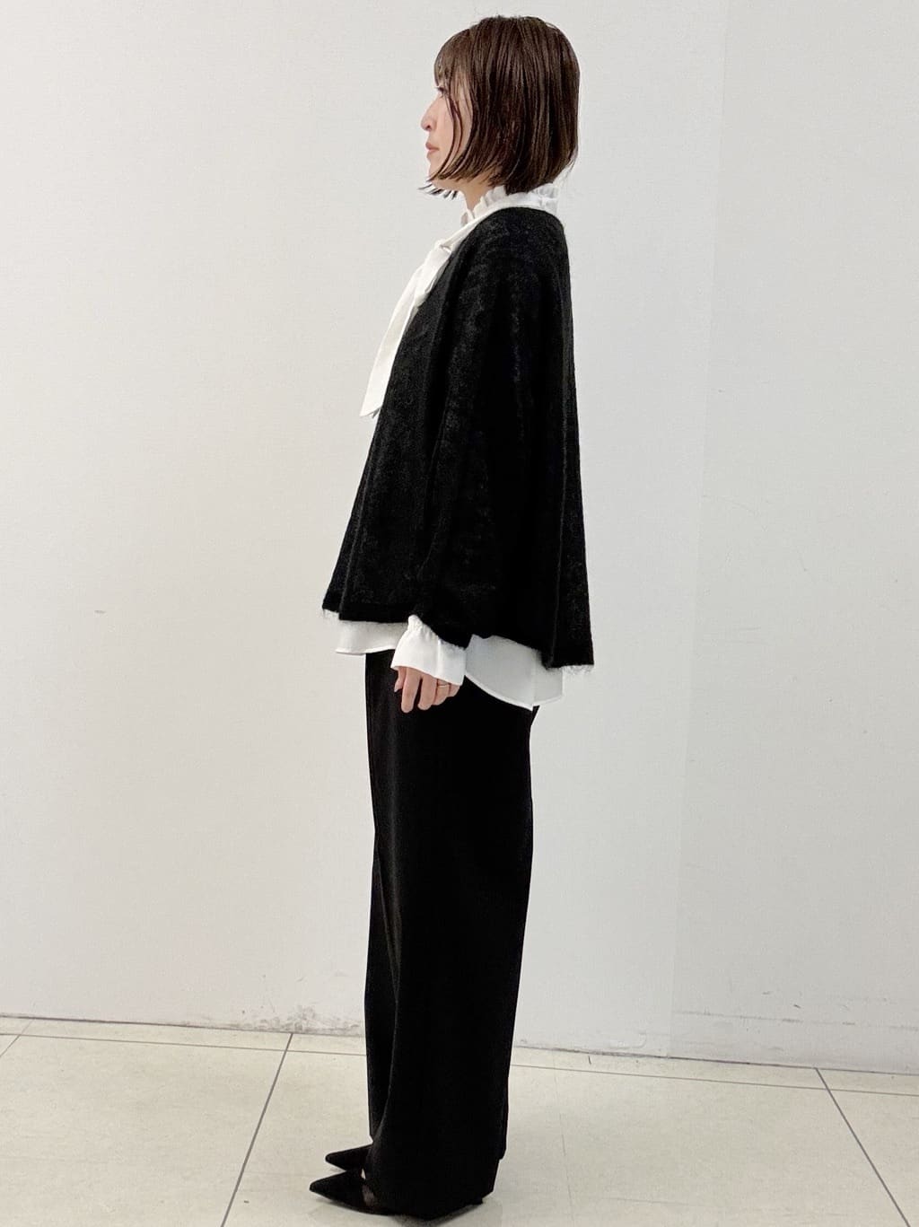 yoshiyaさんの「INDIVI｜【キッドモヘヤ素材】ラウンドヘムニット」を使ったコーディネート
