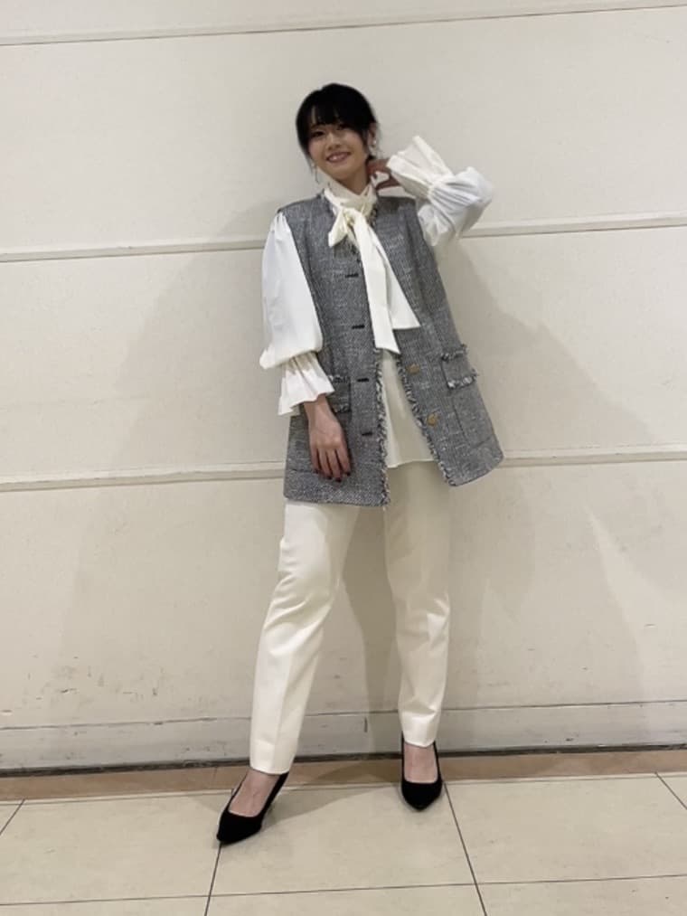 watanabeさんの「UNTITLED｜【オンオフ使える】スラブツイード ジレ」を使ったコーディネート