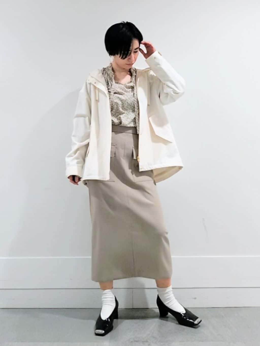 ミズタさんの「UNTITLED｜◆【洗える/セットアップ可】ランダムドットブラウス」を使ったコーディネート
