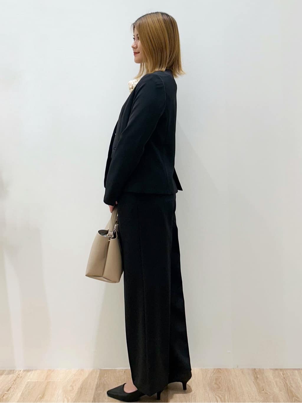 suzukaさんの「OPAQUE.CLIP｜《通勤／セットアップ対応》 パイピングVネックジャケット【洗濯機OK】」を使ったコーディネート
