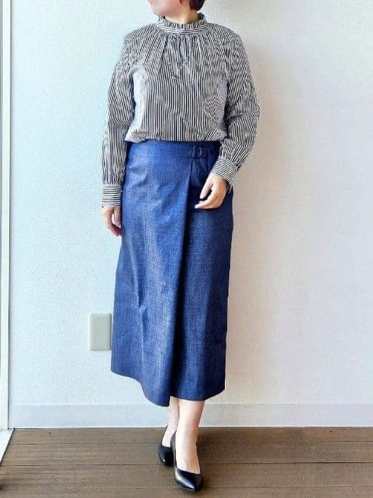 やじまさんの「UNTITLED｜◆【コットン100/洗える】シャーリングフリルネックブラウス」を使ったコーディネート