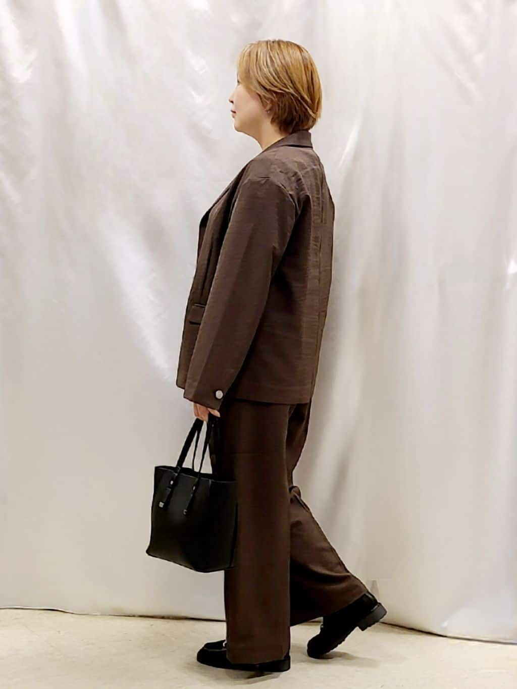 Chiiさんの「SHOO･LA･RUE｜【UV/抗菌防臭/洗濯機可】小さめロゴの大人スムースロンT」を使ったコーディネート