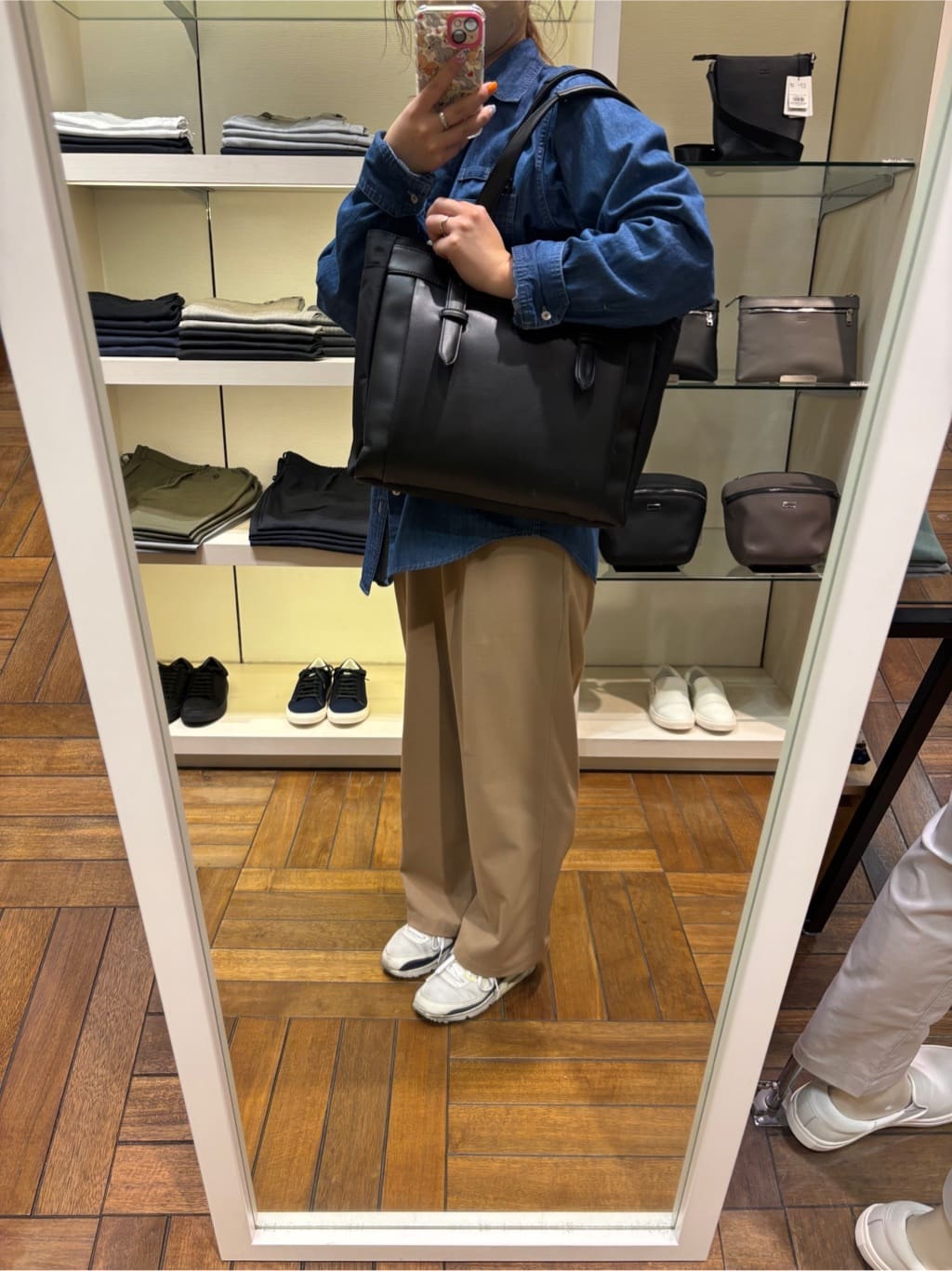 ヒナさんの「TAKEO KIKUCHI｜【Mono Max掲載】CORDLEY（R）スマートブリーフトートバッグ」を使ったコーディネート